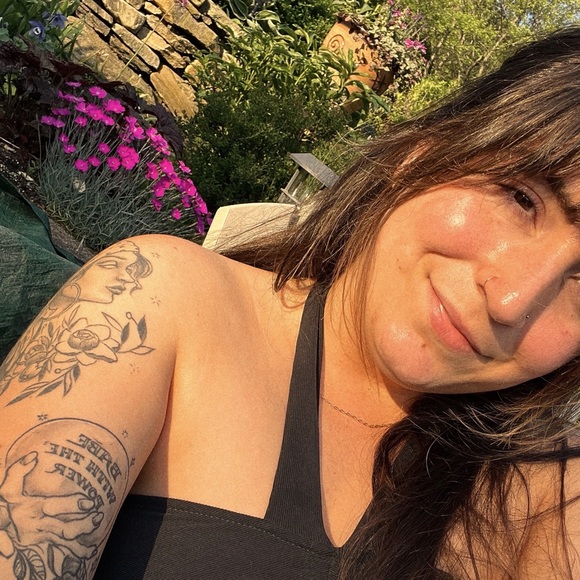 Meet your Posher, Mariel - Picture 2 of 2